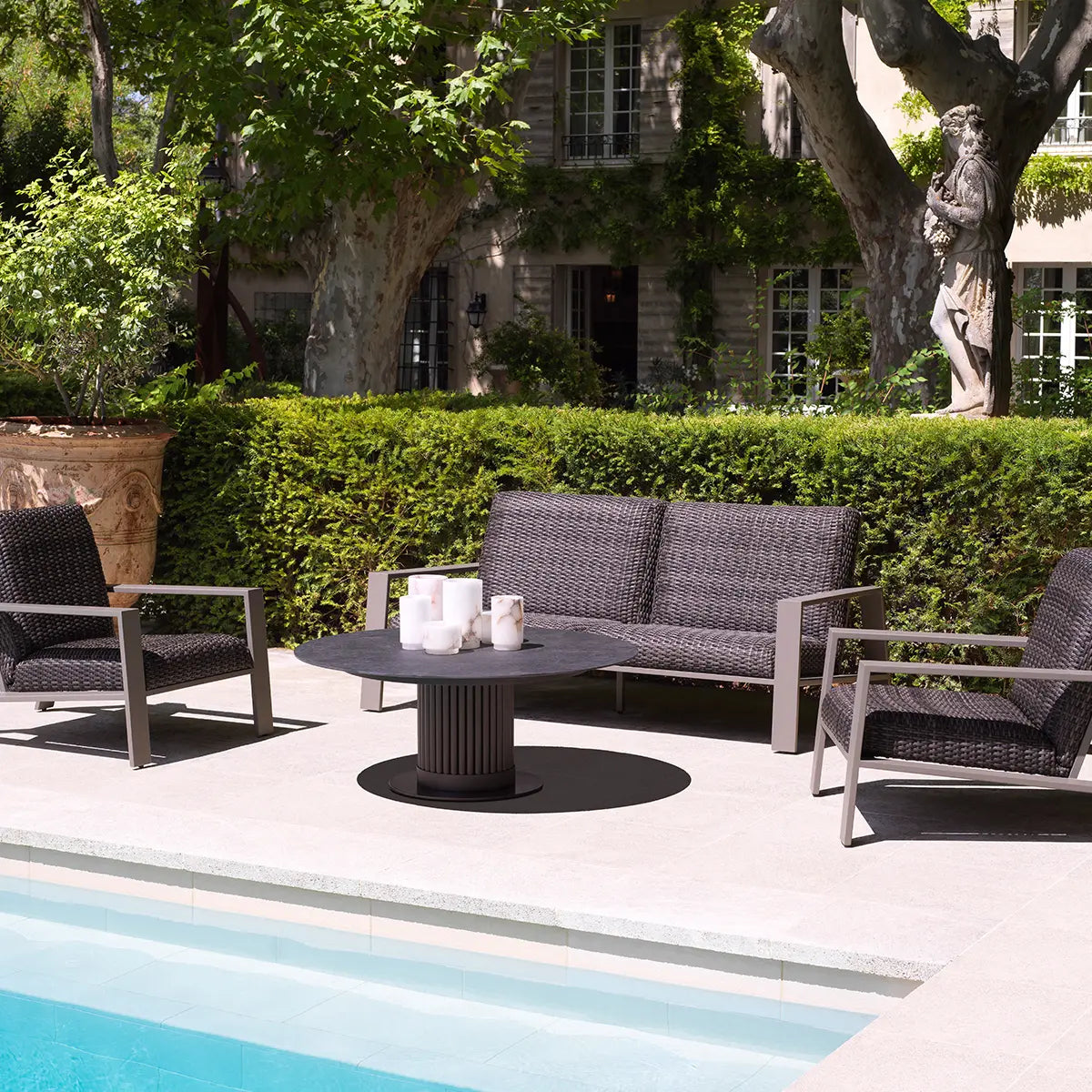 EICHHOLTZ OUTDOOR SOFA BELLE VUE 119229
