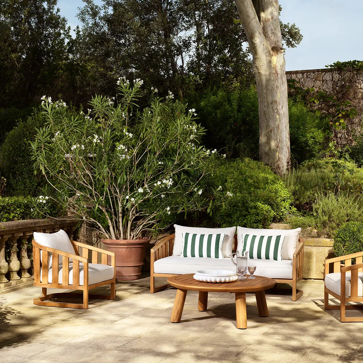 EICHHOLTZ OUTDOOR SOFA ARUBA 120407